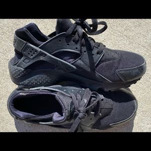Nike Huarache girls size 7y